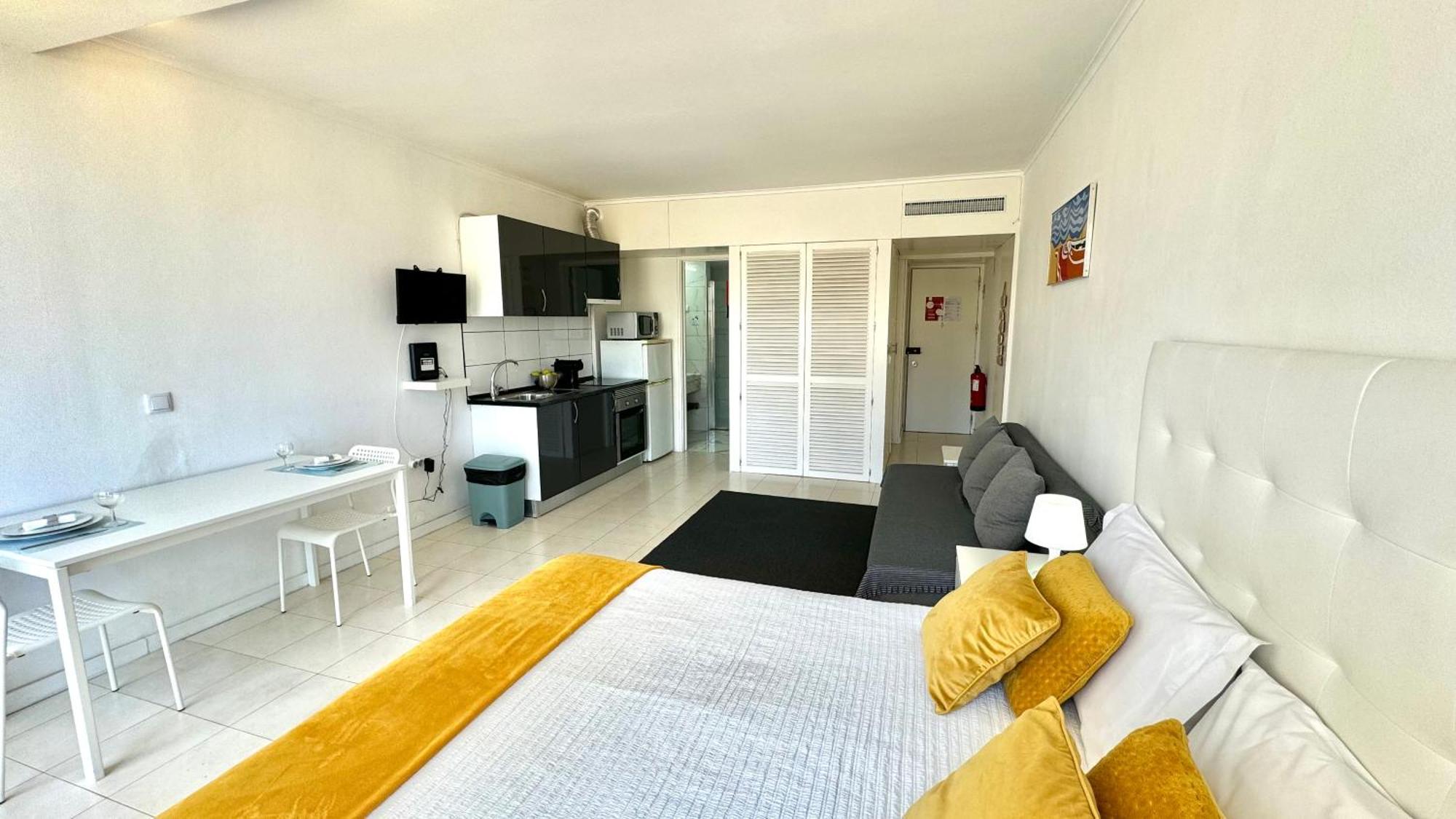 Da Rocha, 808 Tarik, Lovely Studio, Sea View, Air Conditioning, Free Wi-fi, By Ig *