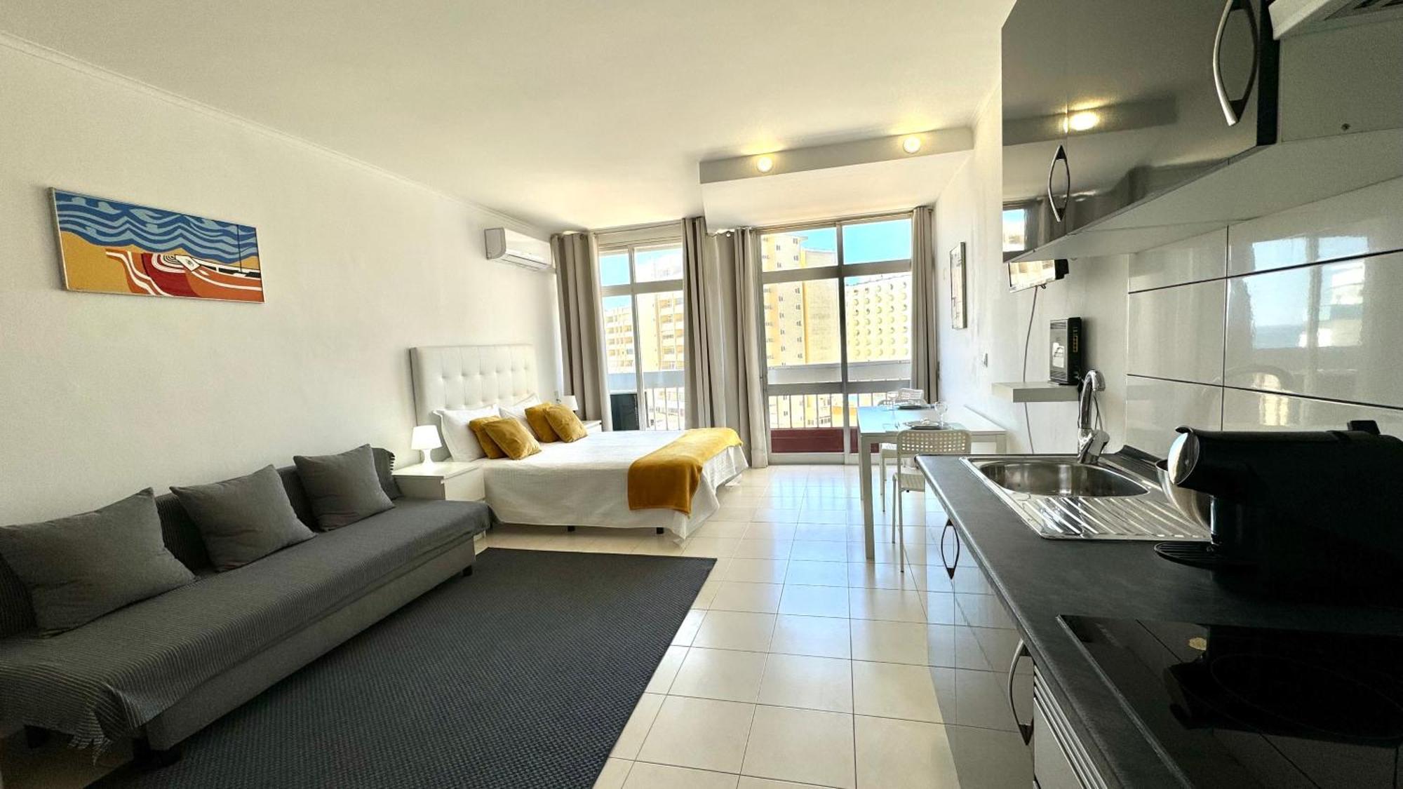 Da Rocha, 808 Tarik, Lovely Studio, Sea View, Air Conditioning, Free Wi-fi, By Ig Apartment